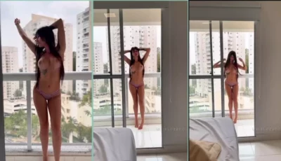 Playmate Mahiza na sacada do hotel praticamente peladinha