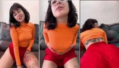 A Martina Olvr tá nesse vídeo fazendo um cosplay da Velma