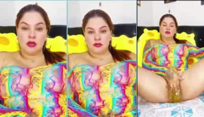 Mãe do Sebastian Moreno de biquíni bem provocante na cama