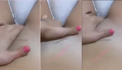 Xehli metendo os dedos na pepeca