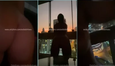 Lais, a gata cheia de atitude e com um baita decote, tá dando uma voltinha na varanda