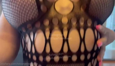 Fabiane Thompson exibindo a sua intimidade