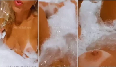 Lais toda serelepe em um vídeo saboreando champagne na banheira