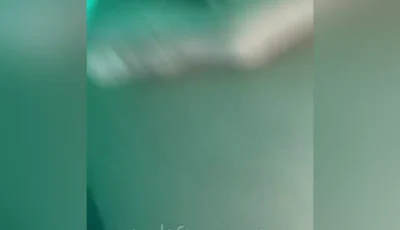 Juli Figueiro, toda safada, gravando suas curvas na piscina do hotel